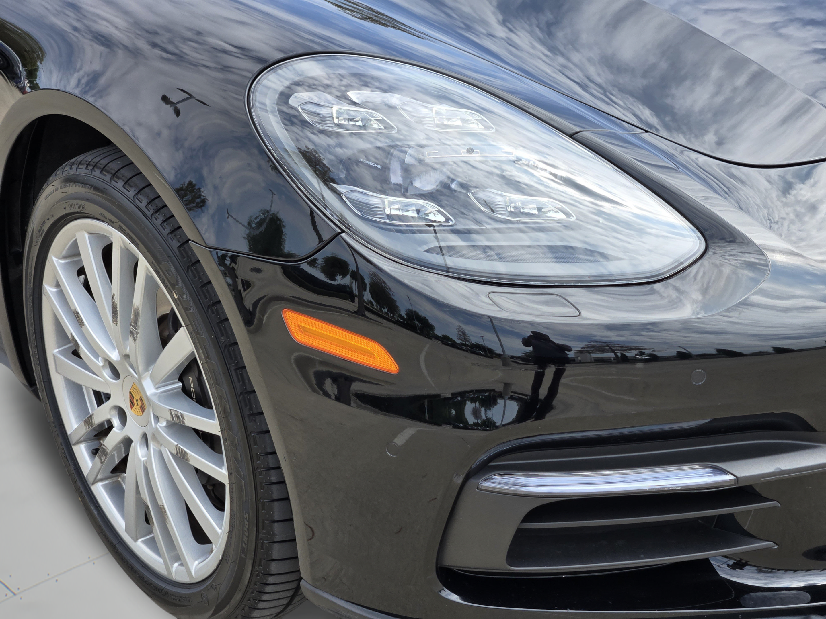 Used 2017 Porsche Panamera image 31