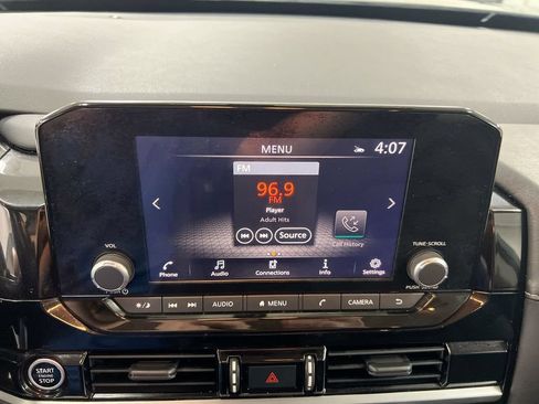 Used 2022 Nissan Pathfinder SV FWD image 14