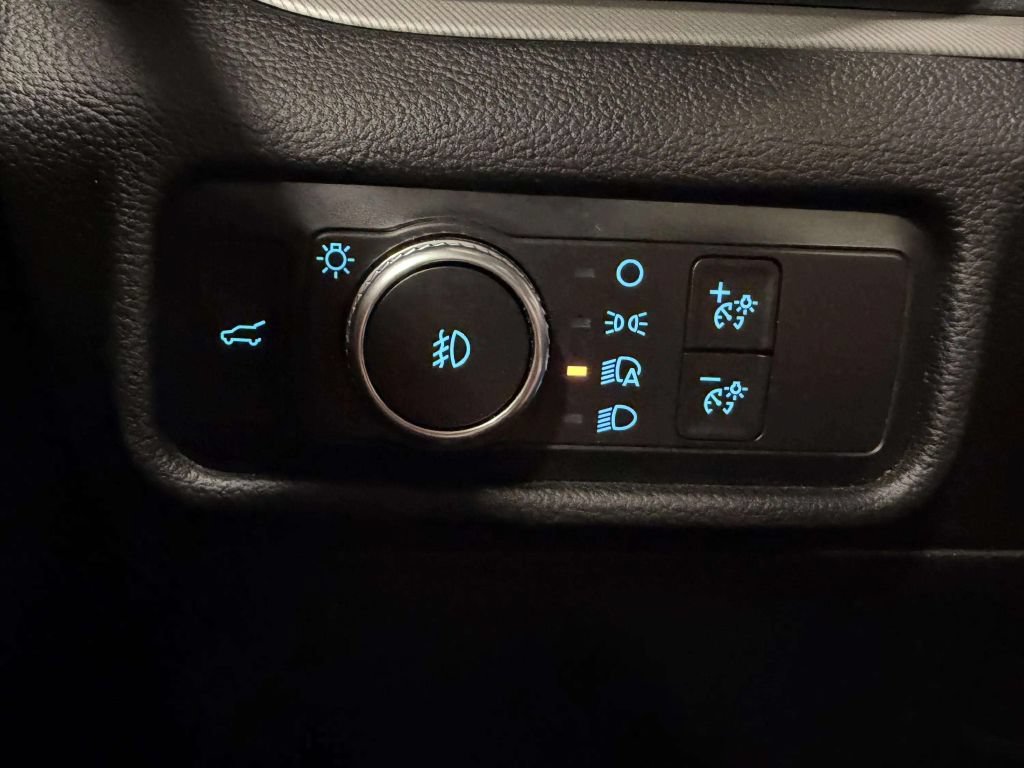 Used 2020 Ford Explorer XLT w/ Equipment Group 202A AWD/4WD image 43