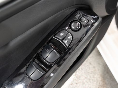 Used 2024 Nissan Altima 2.5 SR FWD image 13