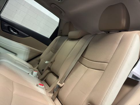 Used 2016 Nissan Rogue SL w/ SL Premium Package image 30