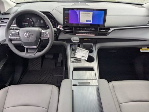 New 2026 Toyota Sienna XLE FWD image 15
