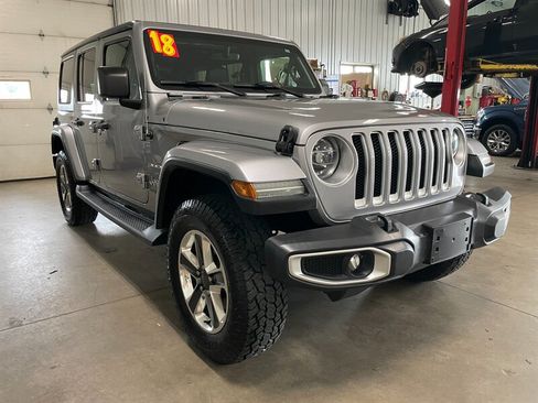 Used 2018 Jeep Wrangler Unlimited Sahara w/ Uconnect 4C Nav & Sound Group AWD/4WD image 5