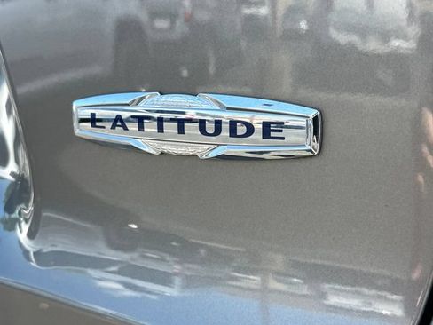 Used 2019 Jeep Cherokee Latitude w/ Popular Appearance Group AWD/4WD image 8
