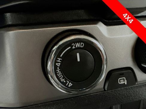 Used 2020 Toyota Tacoma SR5 AWD/4WD image 34