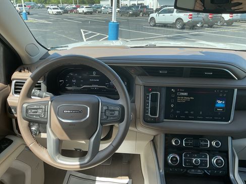 Used 2024 GMC Yukon Denali AWD/4WD image 13