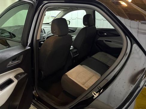 Used 2022 Chevrolet Equinox LS w/ LS Convenience Package FWD image 16
