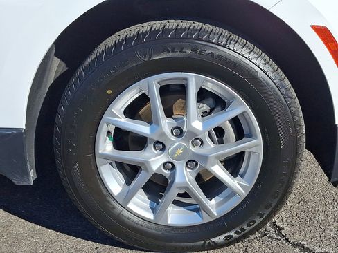 Used 2023 Chevrolet Equinox LS w/ LS Convenience Package image 9