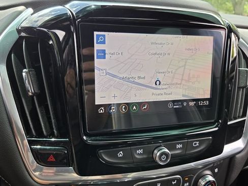 Used 2023 Chevrolet Traverse Premier FWD image 30