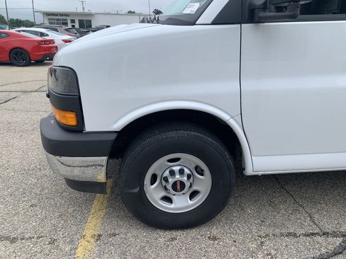 New 2025 GMC Savana 3500 1WT w/ Power Convenience Package image 32