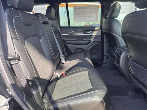 New 2026 Jeep Grand Cherokee Altitude RWD image 9