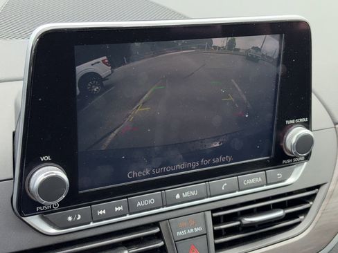 Used 2024 Nissan Altima 2.5 SV FWD image 11