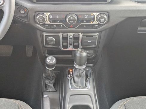 Used 2024 Jeep Wrangler Unlimited Sport AWD/4WD image 19