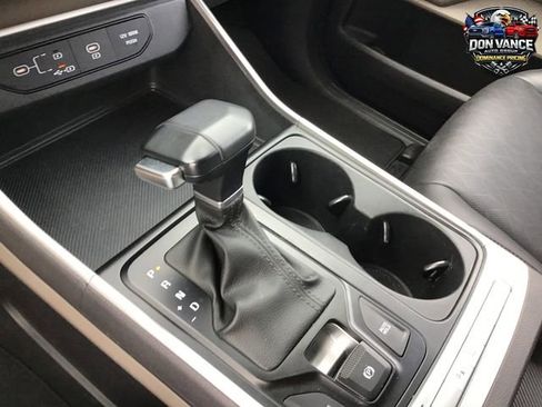 Used 2025 Kia Carnival FWD image 23