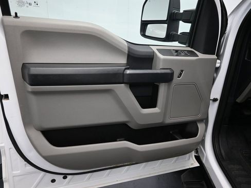 Used 2022 Ford F250 XL w/ Power Equipment Group image 9