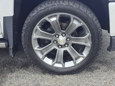 Used 2018 Chevrolet Silverado 1500 High Country AWD/4WD image 9