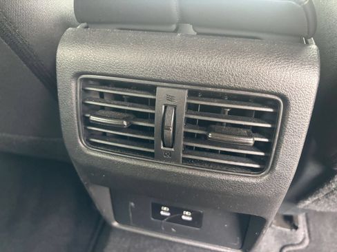Used 2025 Nissan Rogue SV AWD/4WD image 24
