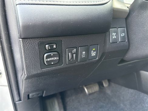 Used 2014 Toyota RAV4 Limited image 20