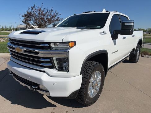 Used 2022 Chevrolet Silverado 2500 High Country w/ Z71 Off-Road Package image 4