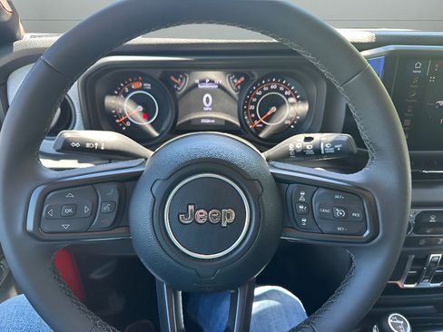 Used 2025 Jeep Wrangler Unlimited Sport AWD/4WD image 30