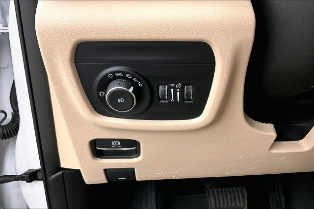 Used 2022 Jeep Grand Cherokee L Limited AWD/4WD image 40