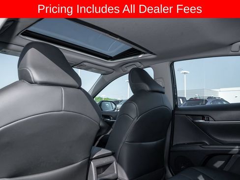 Used 2024 Toyota Camry SE FWD image 8