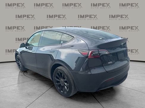 Used 2024 Tesla Model Y Long Range AWD/4WD image 3
