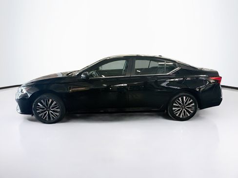 Used 2025 Nissan Altima 2.5 SV FWD image 4