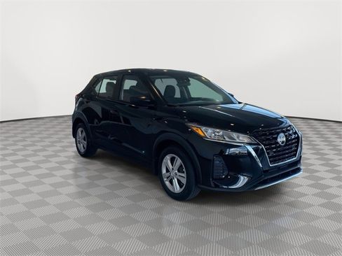 Used 2024 Nissan Kicks S image 2
