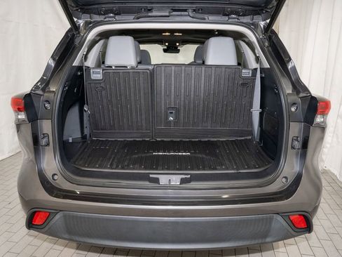 Certified 2023 Toyota Highlander XLE image 5