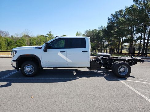 New 2026 GMC Sierra 3500 Pro AWD/4WD image 2
