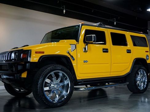 Used 2005 HUMMER H2 w/ Preferred Equipment Group image 3