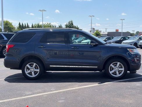 Used 2016 Ford Explorer XLT w/ Equipment Group 202A AWD/4WD image 4