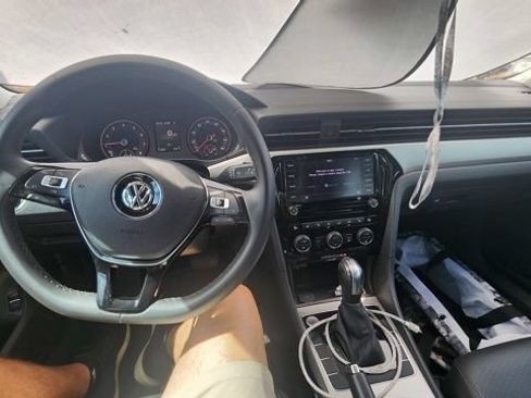 Used 2022 Volkswagen Passat 2.0T SE FWD image 3