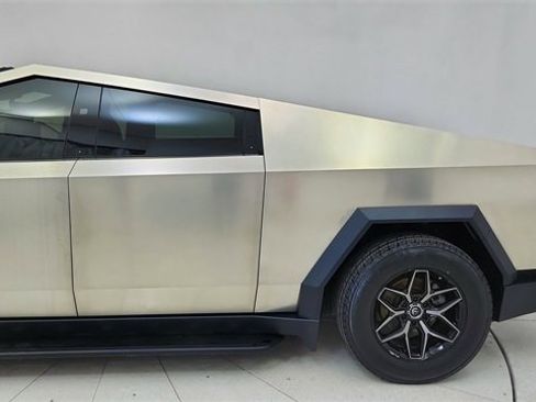 Used 2025 Tesla Cybertruck AWD Crew Cab image 10