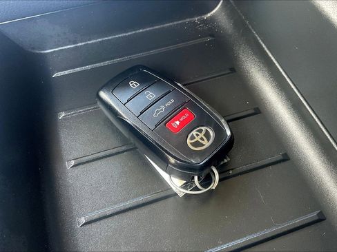 Used 2024 Toyota Tundra Limited AWD/4WD image 14