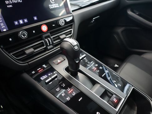 Certified 2026 Porsche Macan AWD/4WD image 15