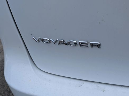 Used 2020 Chrysler Voyager Lxi image 30