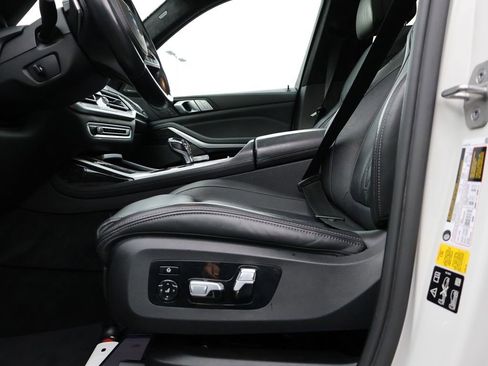 Used 2021 BMW X7 M50i AWD/4WD image 45