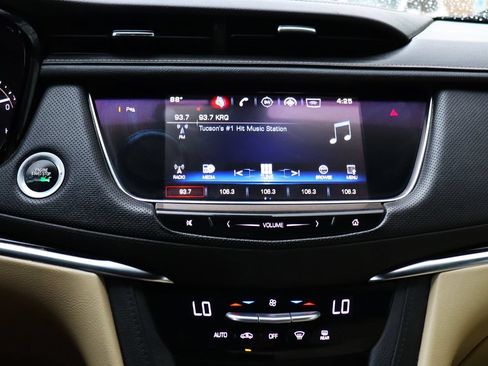 Used 2017 Cadillac XT5 FWD image 45