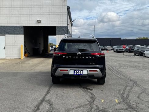 Used 2025 Nissan Pathfinder Platinum image 6