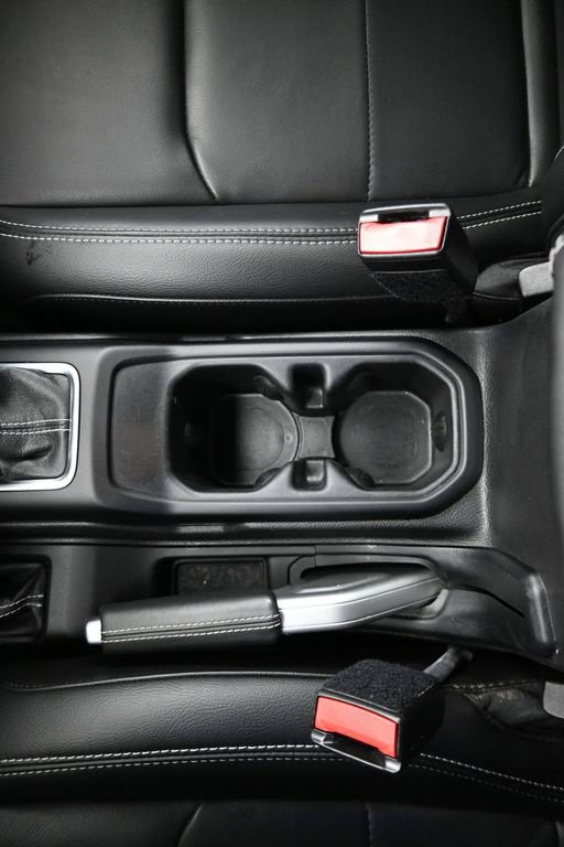 Used 2022 Jeep Wrangler Unlimited Sahara AWD/4WD image 18