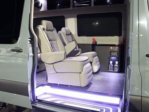 Used 2023 Mercedes-Benz Sprinter 2500 image 18