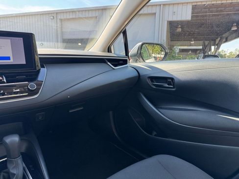 Used 2025 Toyota Corolla LE image 33