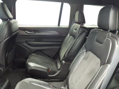 Used 2023 Jeep Grand Cherokee L Laredo image 23