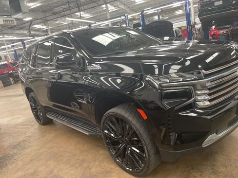 Used 2022 Chevrolet Tahoe High Country RWD image 2
