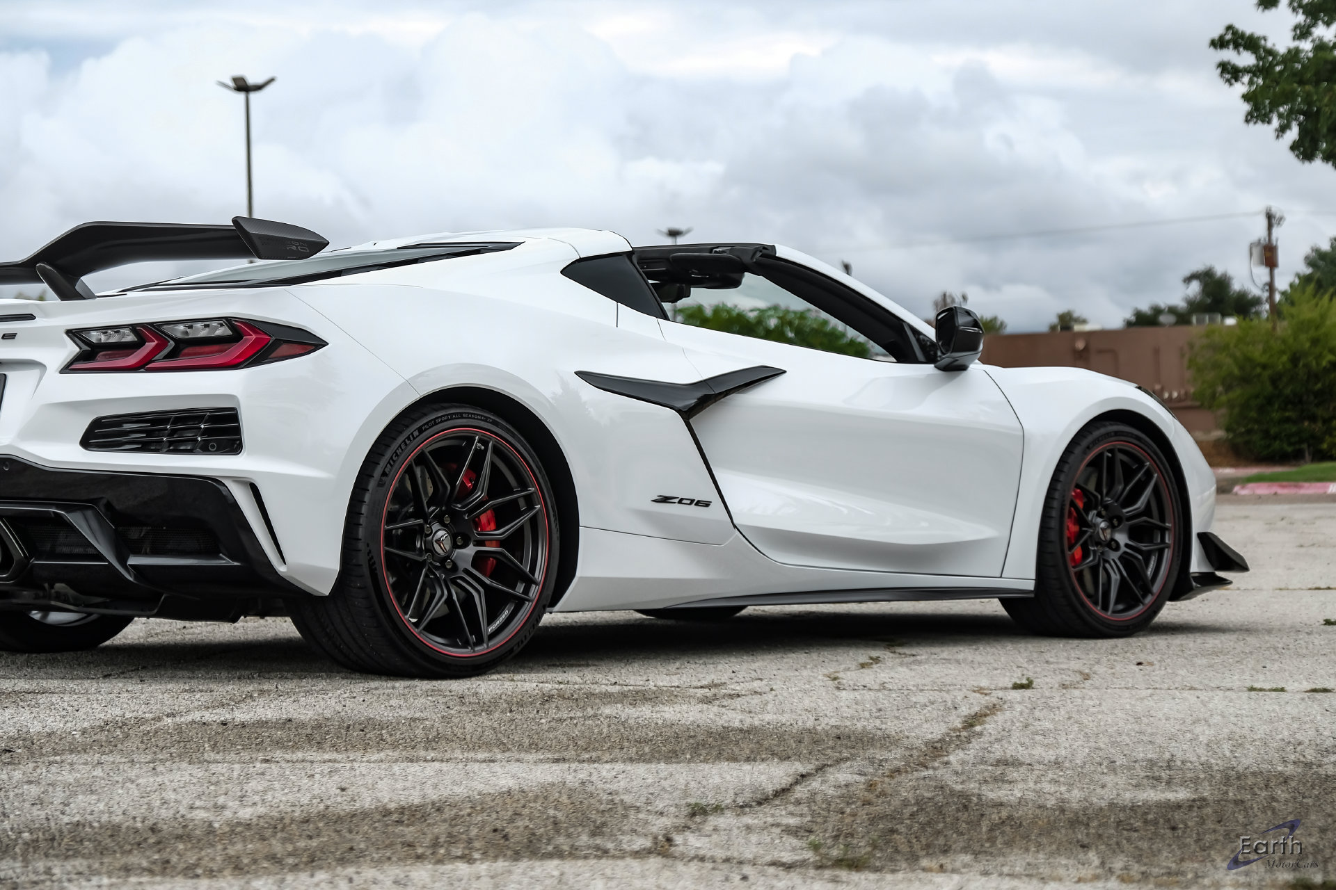 Used 2024 Chevrolet Corvette Z06 w/ Z07 Performance Package RWD image 27