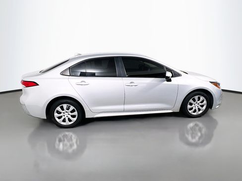 Used 2023 Toyota Corolla LE FWD image 3