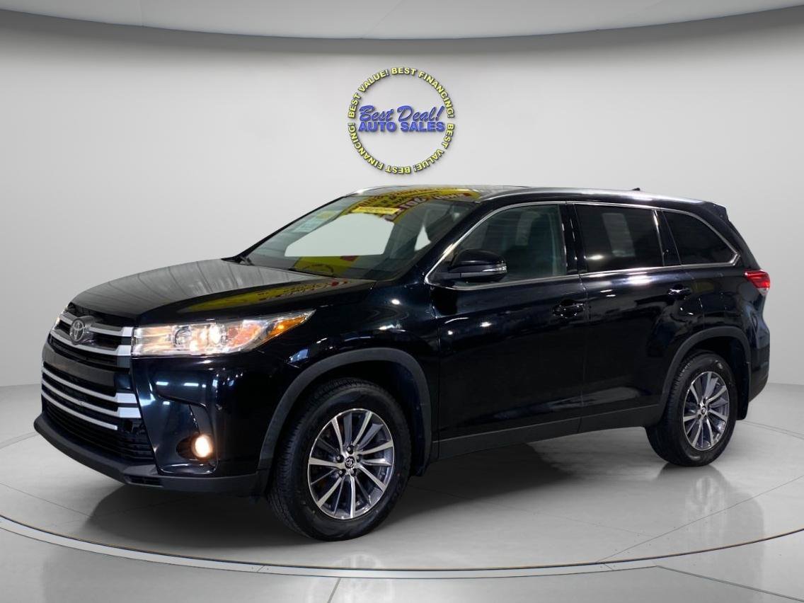Used 2019 Toyota Highlander XLE AWD/4WD image 1