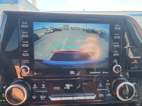 Used 2021 Toyota Highlander Limited image 28